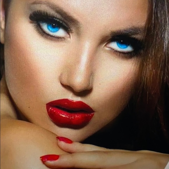 Meet your Posher, Top Rated Seller ❤️Love Offers❤️ - Picture 3 of 5